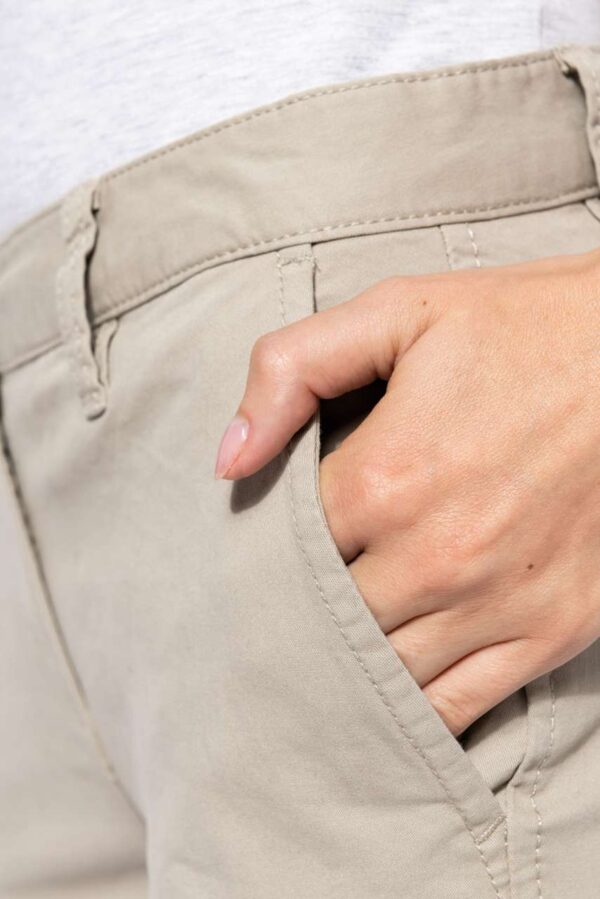 LADIES' ABOVE-THE-ANKLE TROUSERS